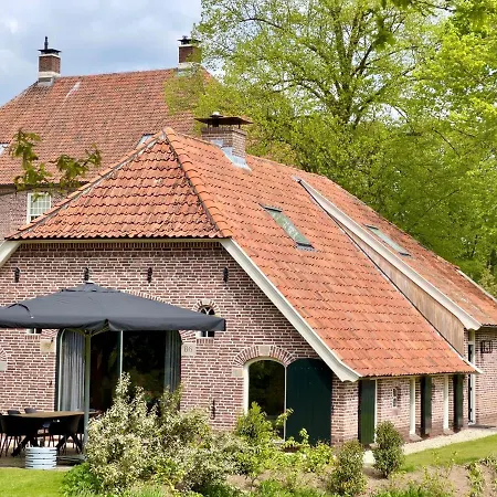 Luxe Koetshuis Op Eigen Eiland In De Achterhoek